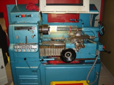 Dressage des bords du tube au tour.