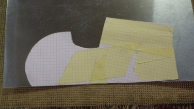 découpe d'un gabarit en bristol mis en place sur le master