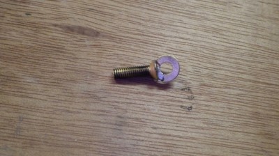 Soudure de la rondelle sur la tête de vis