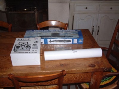 DSCF1614.JPG (252.55 Kio) Consulté 3572 fois Le contenu du colis : Une boîte maquette, une boîte radio, un cylindre en carton et un sachet de pièces emabllées dans un sac plastique.