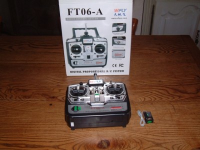 DSCF1620.JPG (261.76 Kio) Consulté 3572 fois La bôite de la radion 6 canaux : Emetteur et mini récepteur