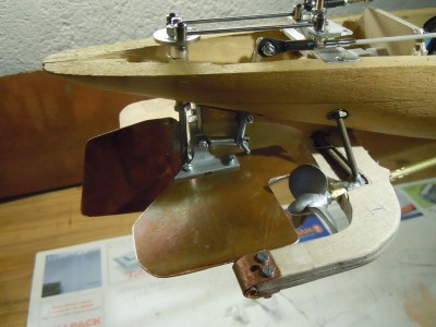 DSCN2752_mini.jpg (131.9 Kio) Consulté 2634 fois Gouvernail