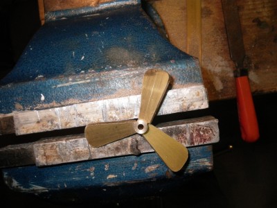 IMGP2339.JPG (511.04 Kio) Consulté 1708 fois présentation "à blanc" des pales brutes