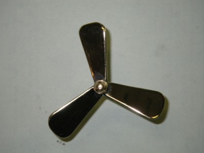 IMGP2357.JPG (378.52 Kio) Consulté 1707 fois L'hélice terminée après polissage.