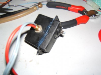 le servo des barres AV étanchéifié (Large).JPG